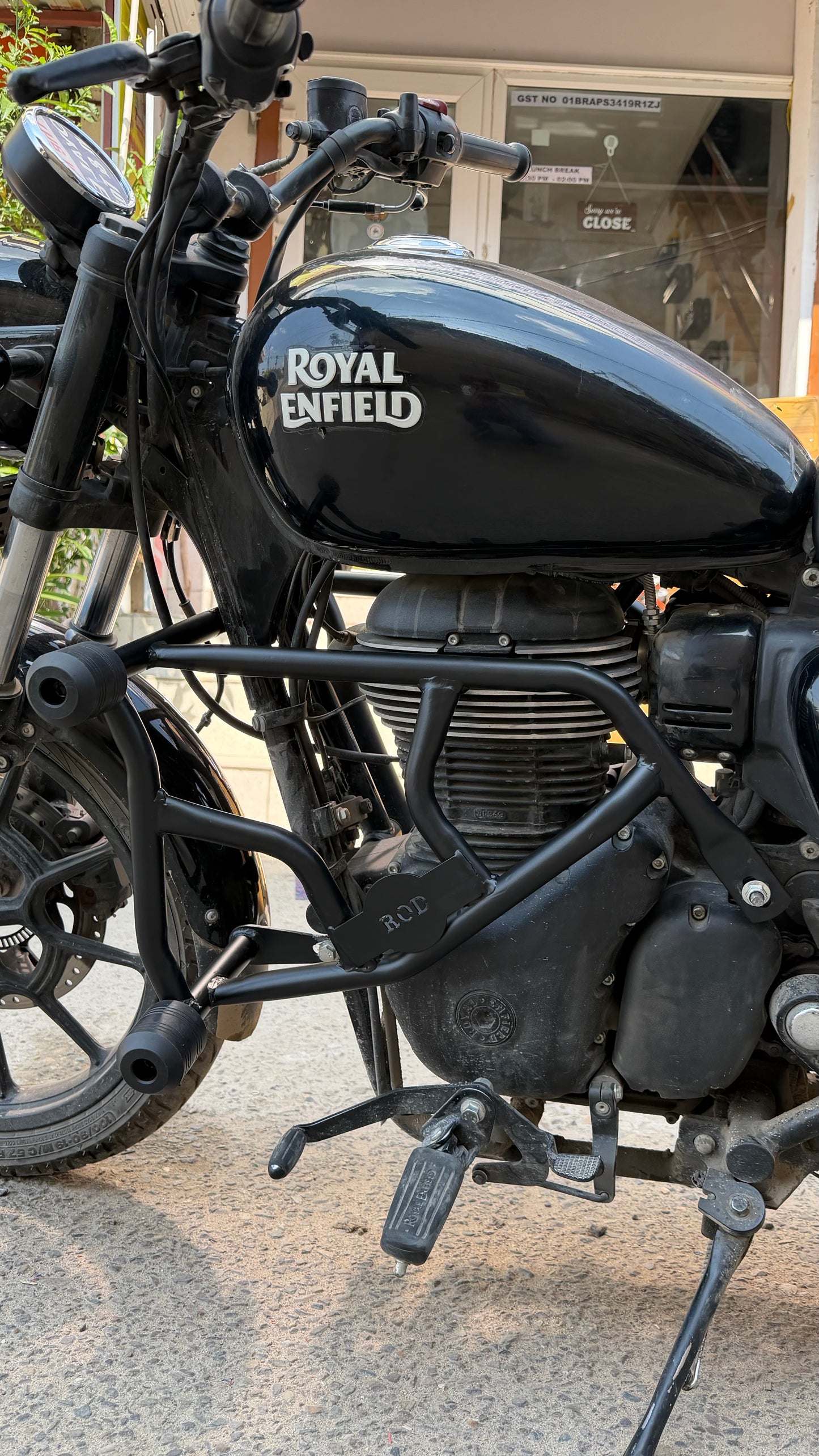 Crash Guard with Four Sliders for Royal Enfield Meteor 350 – Heavy-Duty Engine Protection