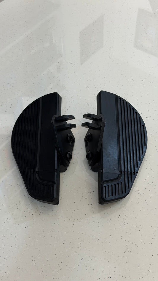 Broad Footrest for Royal Enfield Super Meteor 650 – Heavy-Duty Iron Construction with Premium Anti-Slip Rubber Grip