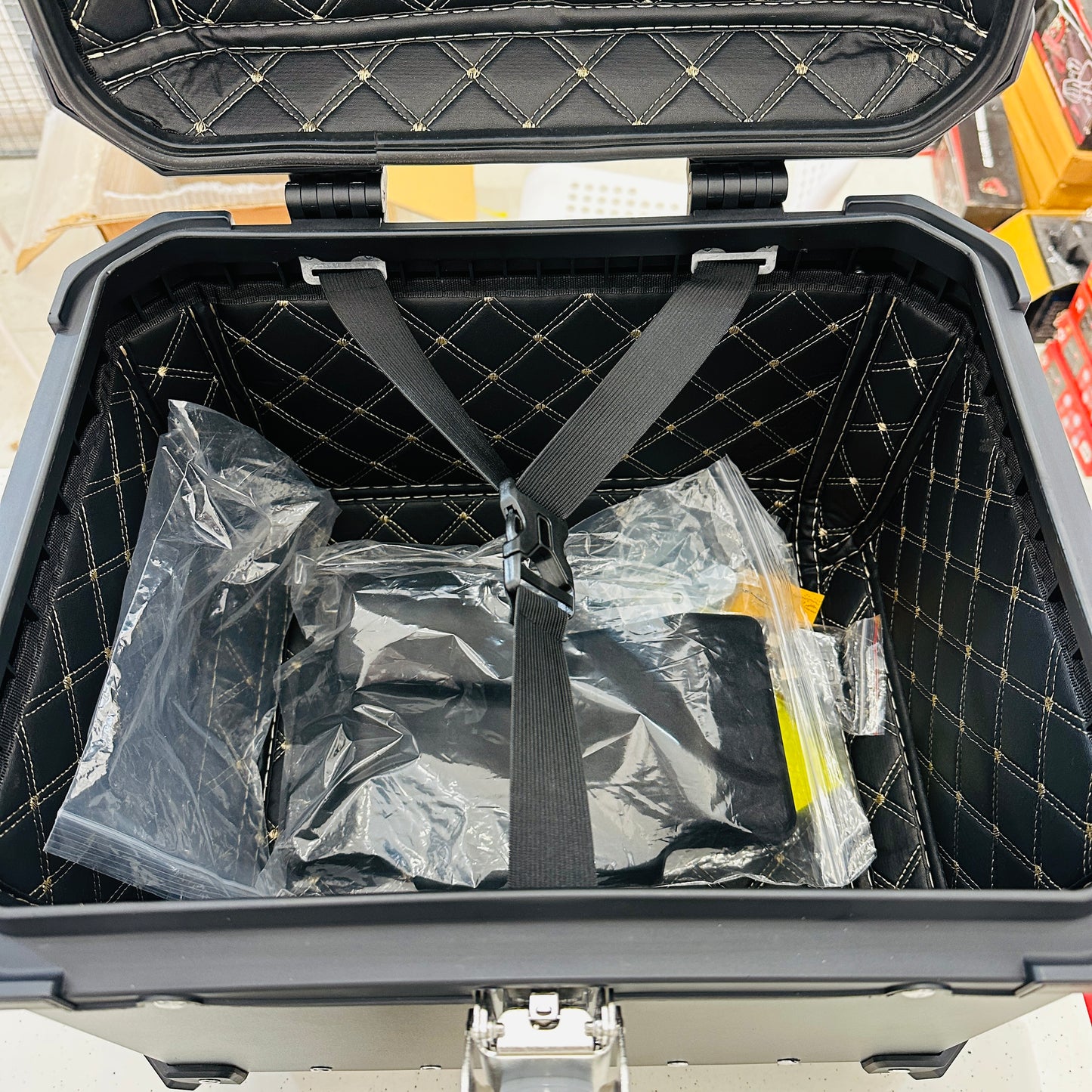 Moto Genius 45L Aluminium Top Box – Heavy-Duty Touring Luggage with Backrest, Straps, Reflectors, Base Plate & Fitting Kit