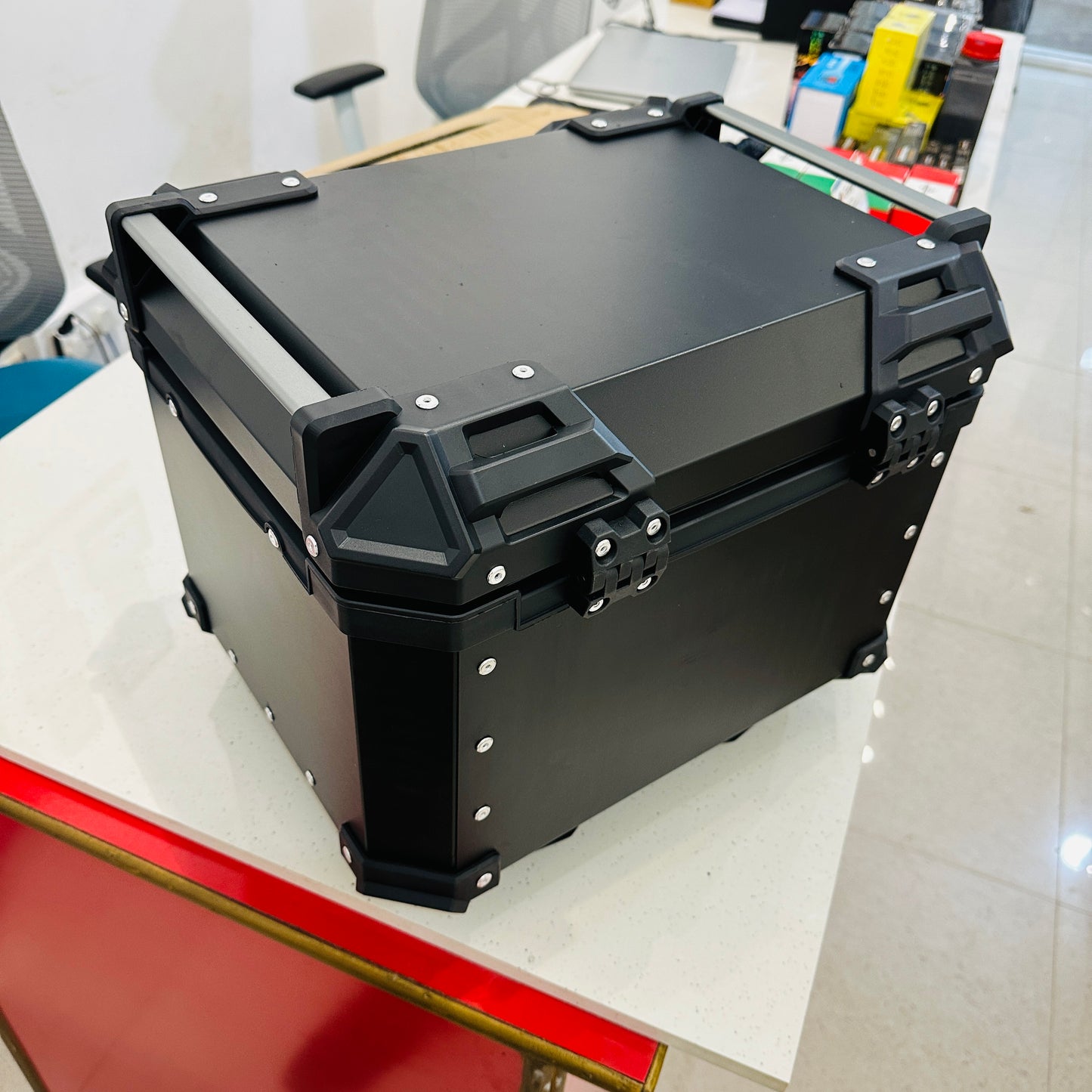 Moto Genius 45L Aluminium Top Box – Heavy-Duty Touring Luggage with Backrest, Straps, Reflectors, Base Plate & Fitting Kit