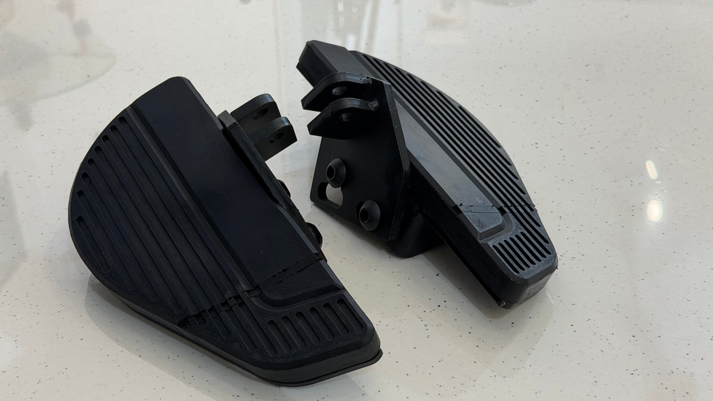 Broad Footrest for Royal Enfield Super Meteor 650 – Heavy-Duty Iron Construction with Premium Anti-Slip Rubber Grip