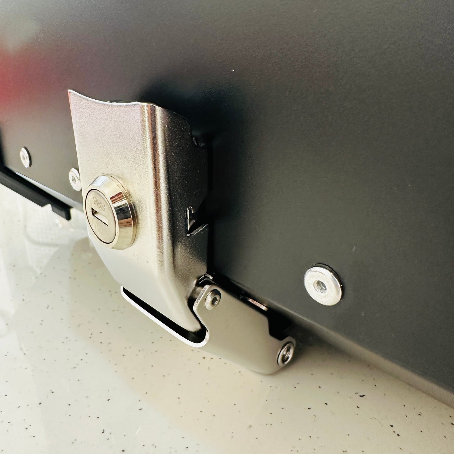 Moto Genius 45L Aluminium Top Box – Heavy-Duty Touring Luggage with Backrest, Straps, Reflectors, Base Plate & Fitting Kit