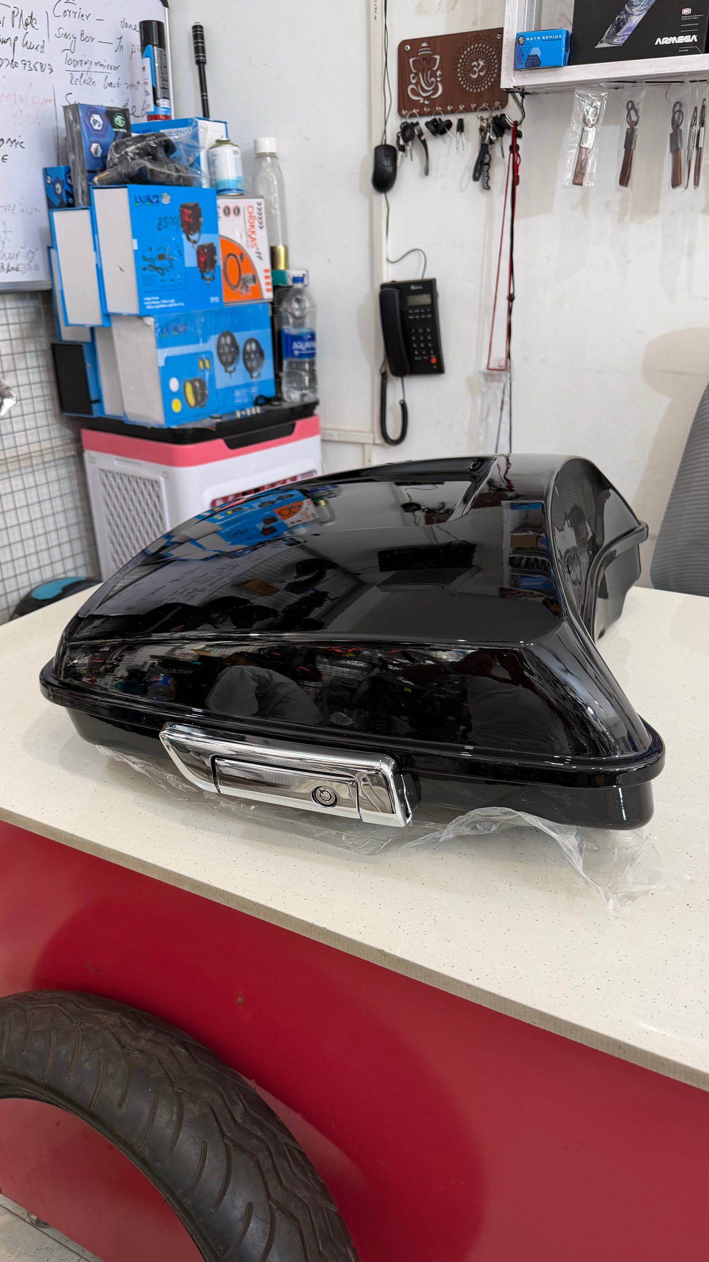 Razor Top Box for Royal Enfield Super Meteor 650 – Premium Sleek Touring Luggage Box with Luxury Finish