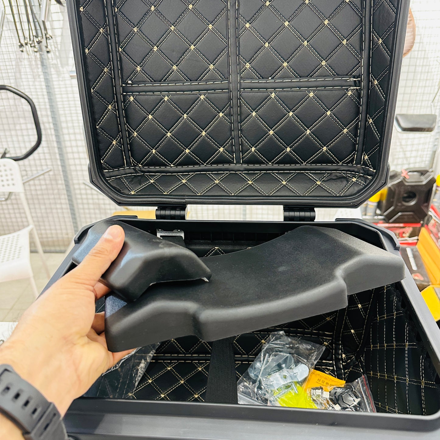 Moto Genius 45L Aluminium Top Box – Heavy-Duty Touring Luggage with Backrest, Straps, Reflectors, Base Plate & Fitting Kit