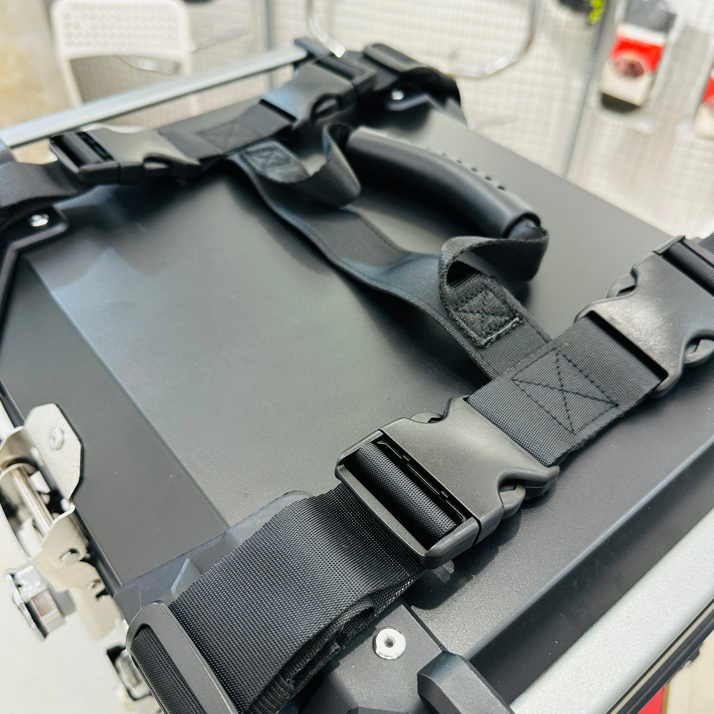 Moto Genius 45L Aluminium Top Box – Heavy-Duty Touring Luggage with Backrest, Straps, Reflectors, Base Plate & Fitting Kit